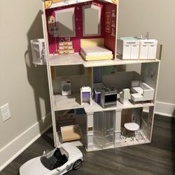 Royal high Doll House & Color Changing Car 
