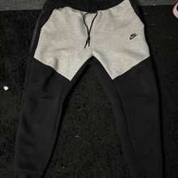 Nike Tech Sweatpants