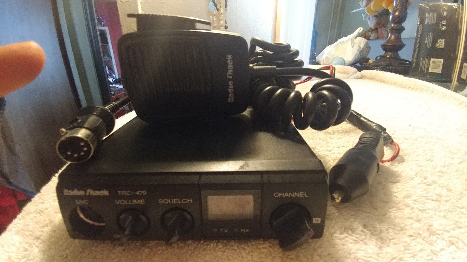 Radio shock CB Radio 40 channel ready to use in working condition