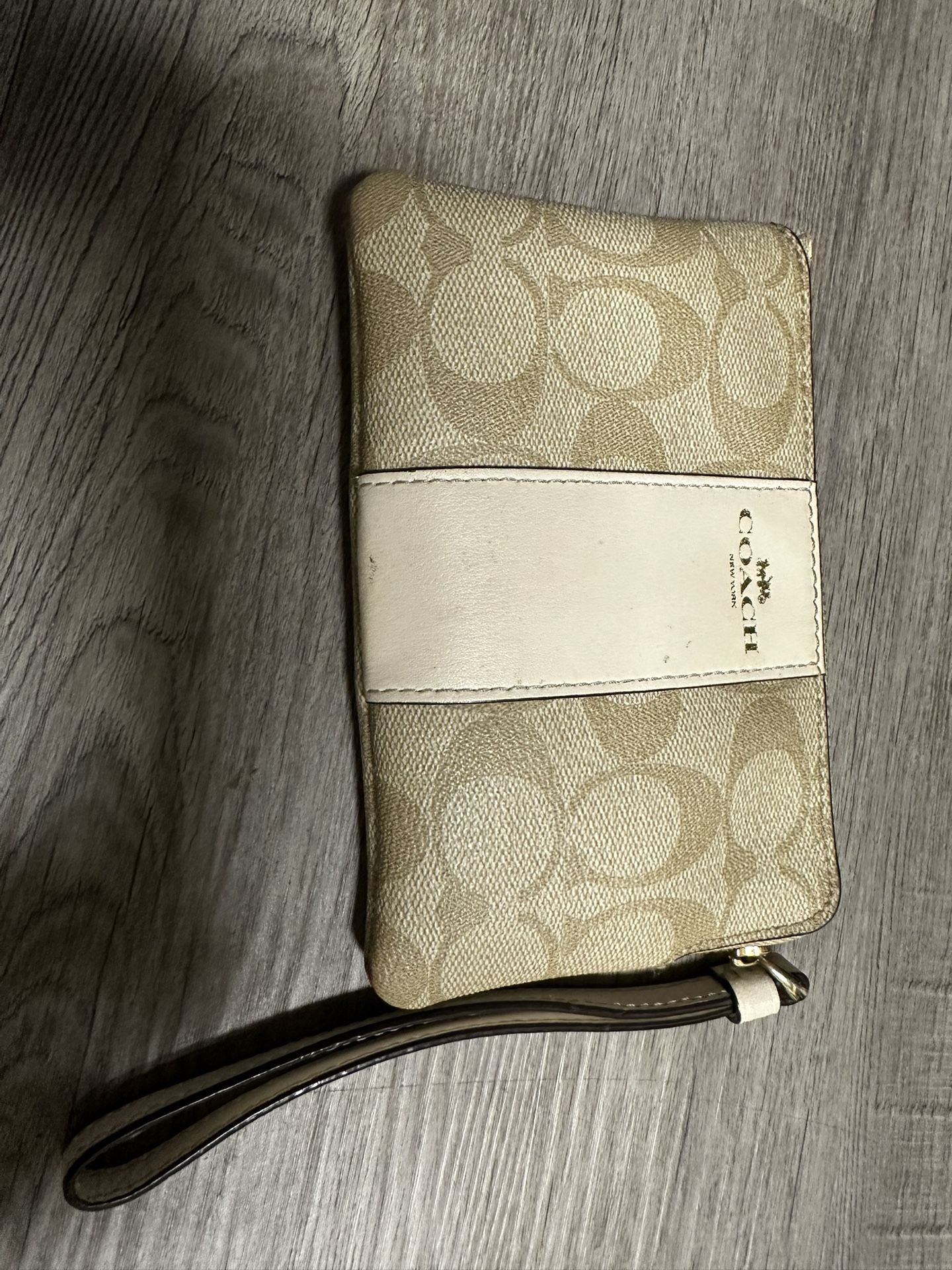 Coach Corner, Zip Wristlet Wallet