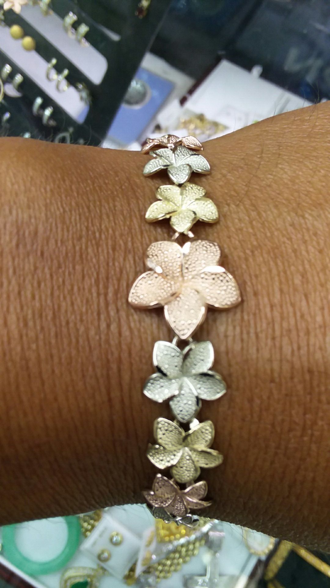 14k Gold tricolor bracelet 8 inch long 8.4 grams