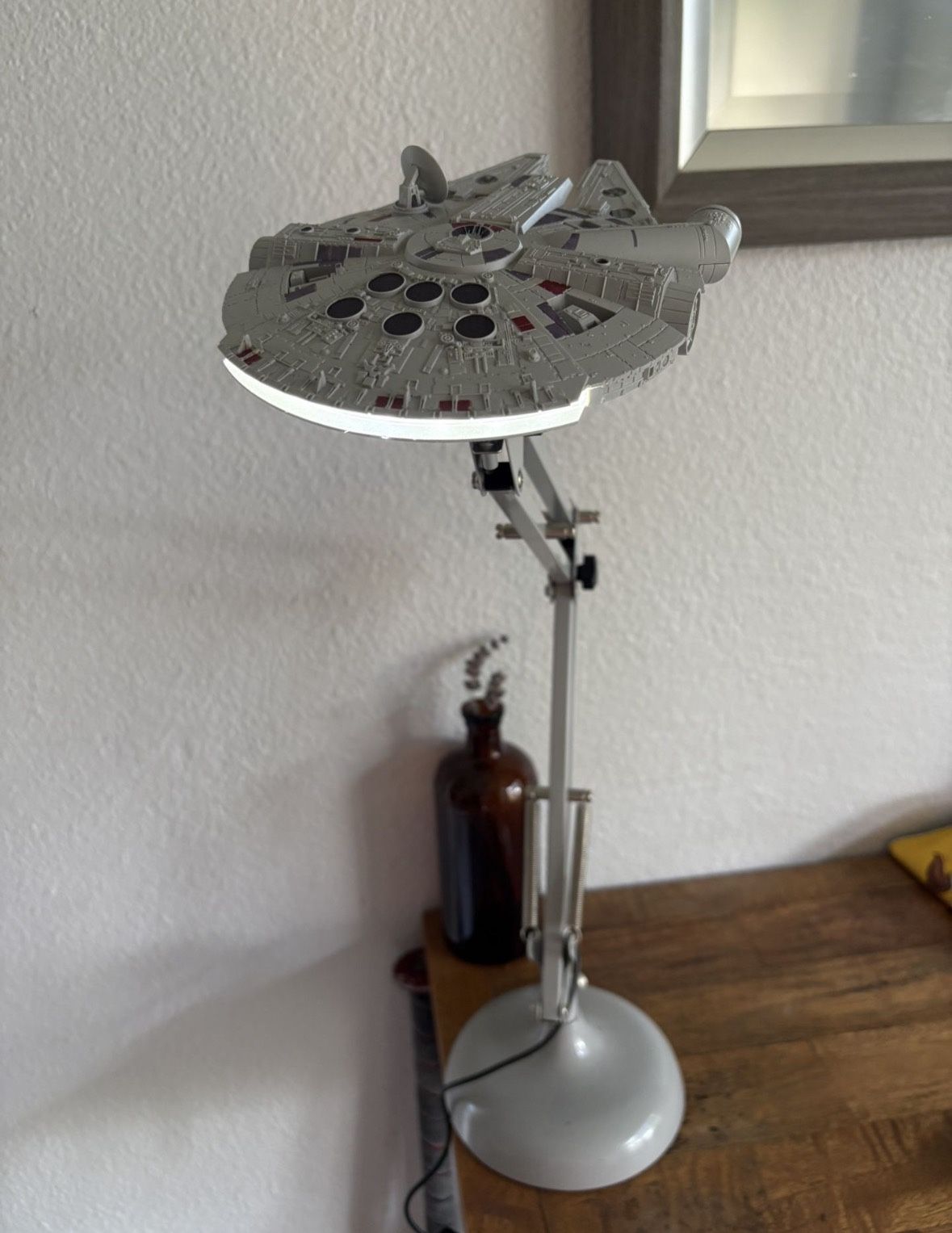 Star Wars Millennium Falcon Lamp