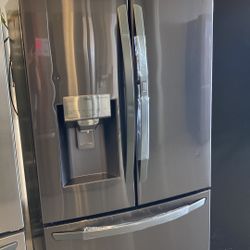 29.7 cu. ft. Smart French Door Refrigerator, Door-In-Door, Dual Ice with Craft Ice in PrintProof Black Stainless Steel