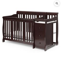 Storkctaft Covertable Crib With Changing Table N Drawers