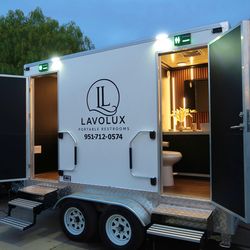 Portable restroom banos