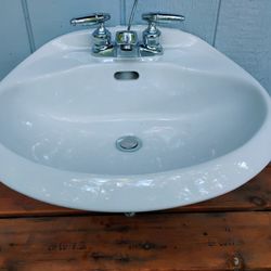 Pedestal Sink 