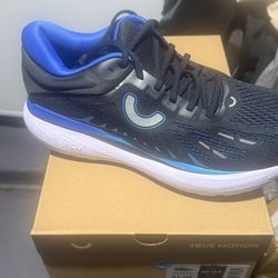 True Motion Uteck Size 10 1/2