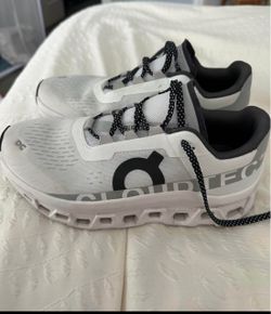 On Cloud tennis shoes size 7 1/2