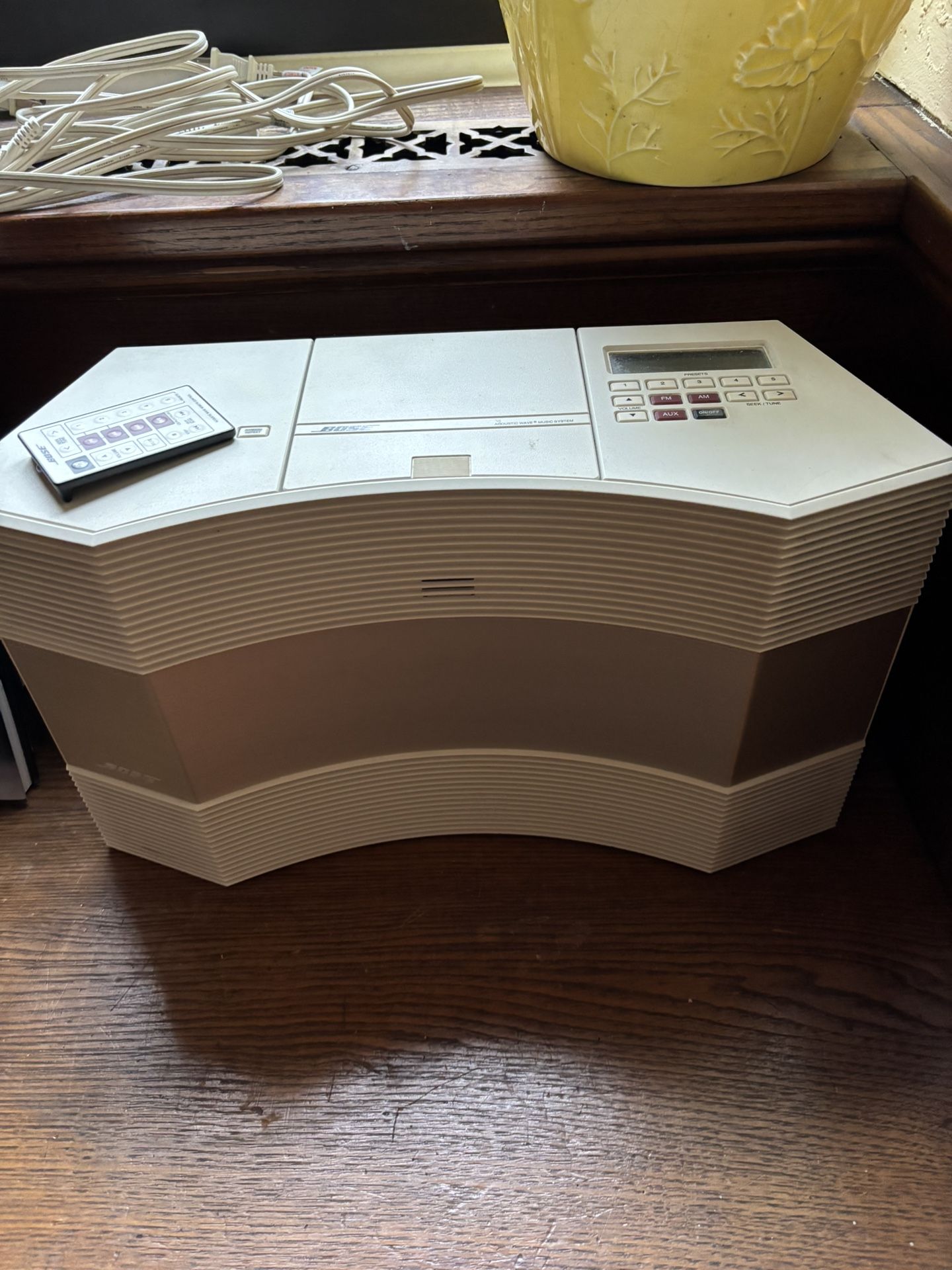 Vintage Bose Acoustic Wave Music System CD-300 W / Remote