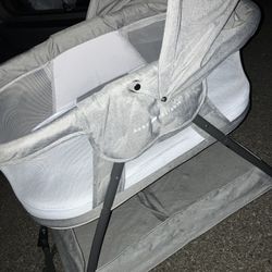 Beside Me Dose Deluxe Bedside Bassinet