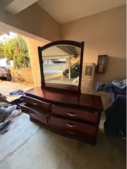 Dresser with mirror/Railwood