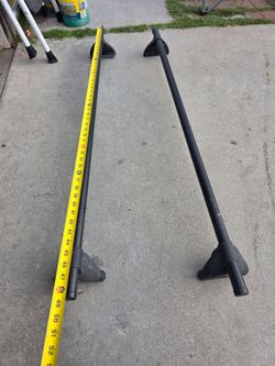Yakima roof rack for slot rails or camper shells