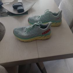 Hoka tennis shoes Side 6 $25