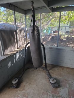 Everlast heavy bag and stand combo