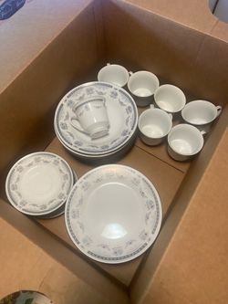 30-piece Vintage Blue Flowers CX88 Fine China “Made in China"
