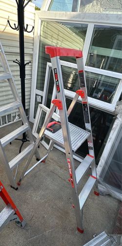 Aluminum Ladder foldable 300 pound weight capacity very lightweight easy to fold easy to take with you Ladder, little giant Ladder 3 foot🪜 Aluminum L