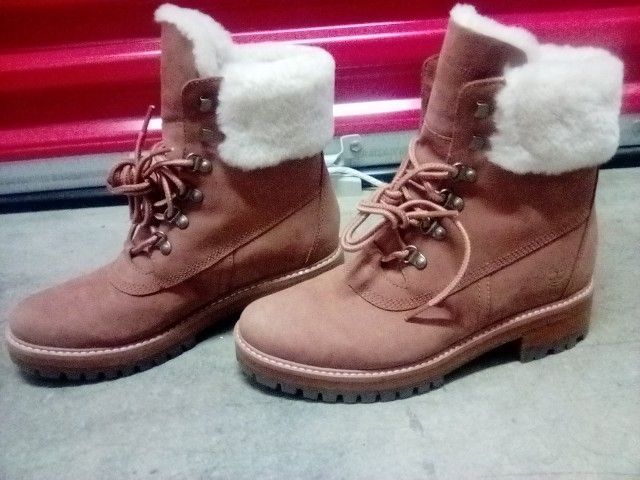 NEW* Women's Timberland Boots🥾 W/Fur Size