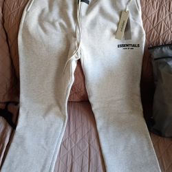 New Essentials Swaeter  & Pans