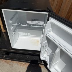 Mini Refrigerator W/Freezor  New