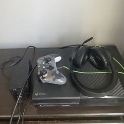 Xbox One With Headset 