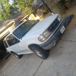2000 Ford Explorer