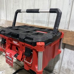Milwaukee PACKOUT 22 in. Large Portable Tool Box Fits Modular Storage System