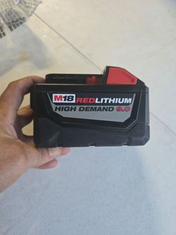 🔥 $140 PRICE FIRM 🔥 Milwaukee
M18 18-Volt Red Lithium-Ion XC 9.0Ah Battery