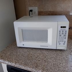 Oster Microwave White