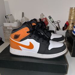 Jordan 1 Mid Shattered