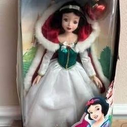 NEW Christmas Disney Snow White Porcelain Collector Keepsake Doll box has damage Just $20 