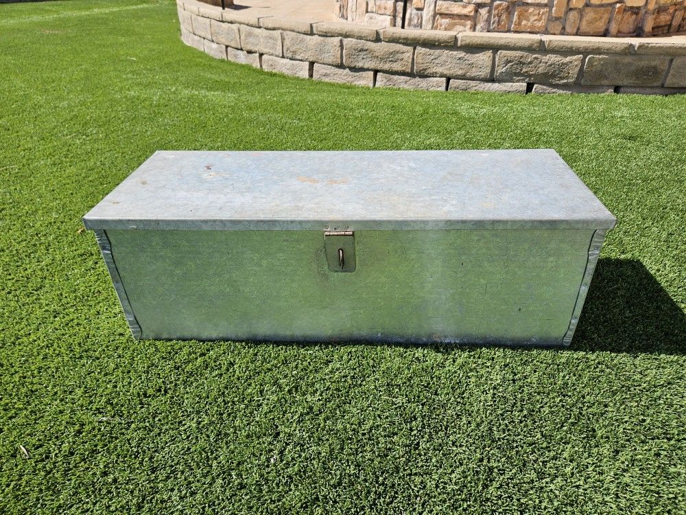 Steel storage or shipping container box, heavy gauge