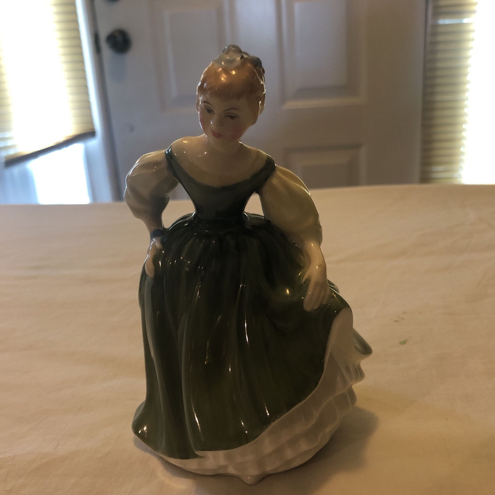 Fair Maiden Hn 2211 Figurine