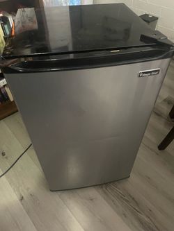 Mini fridge 32inch tall