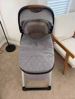 DEMI GROW BASSINET W/STAND & NUNA MIXX ADAPTORS