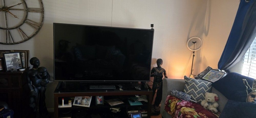 Lg 75in Smart TV