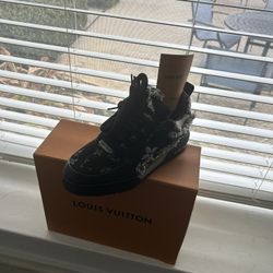 Louis Vuitton Sneakers Size 10