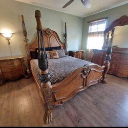 Michael Amini king Size Bedroomset ( Deliver Available ) 