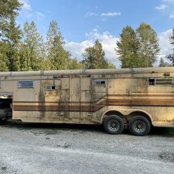 1975 King Inline 4 Horse Goose Neck Trailer