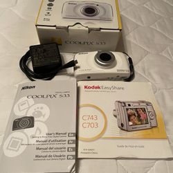 Nikon Coolpix Camera. Like New Condition