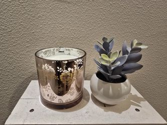 Peony-Scented Woodwick Candle