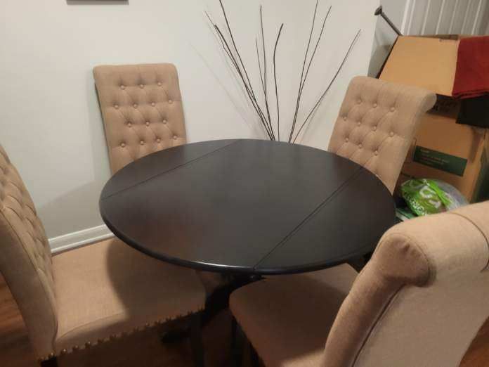 Elegant Round Dining Table Set w/ 4 Tufted Chairs – Modern & Chic