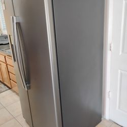 GE Refrigerator Side By Side Door Excellent  Condition 