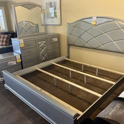 4Pcs Bedroom Set Grey E.king Bed, N.stand, Dresser, Mirror 💥store Closing Liquidation 