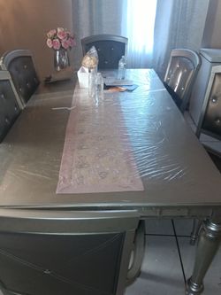 Dinning table 6 chairs