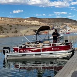 2018 Pontoon Sun Tracker