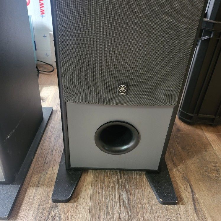 yamaha ns a200xt Floor Standing Speakers for Sale in Federal Way, WA