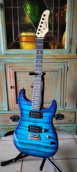 Brand New Electric Guitar With Bag Cable And Shoulder Strap 