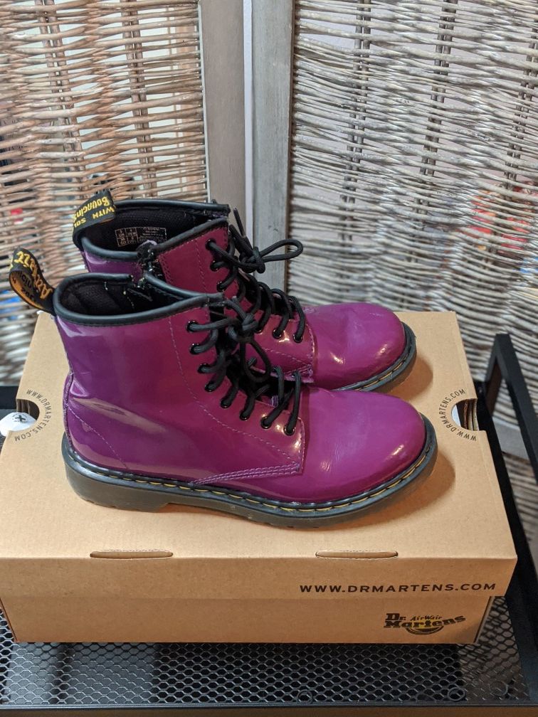 Dr. Martens 1460 Originals 8 Eye Lace Up Boot Purple Patent Leather Size 4