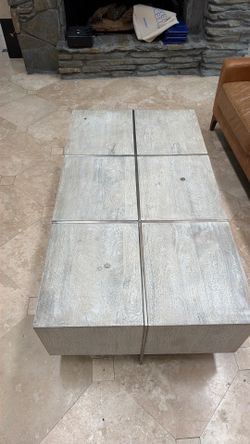 Z Gallérie coffee table