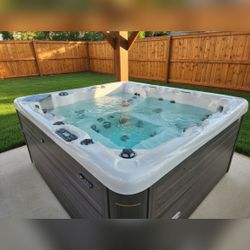 Beachcomber Hot Tub, 6+ Person 161 Jets - Good - 2017 - Pearland, TX